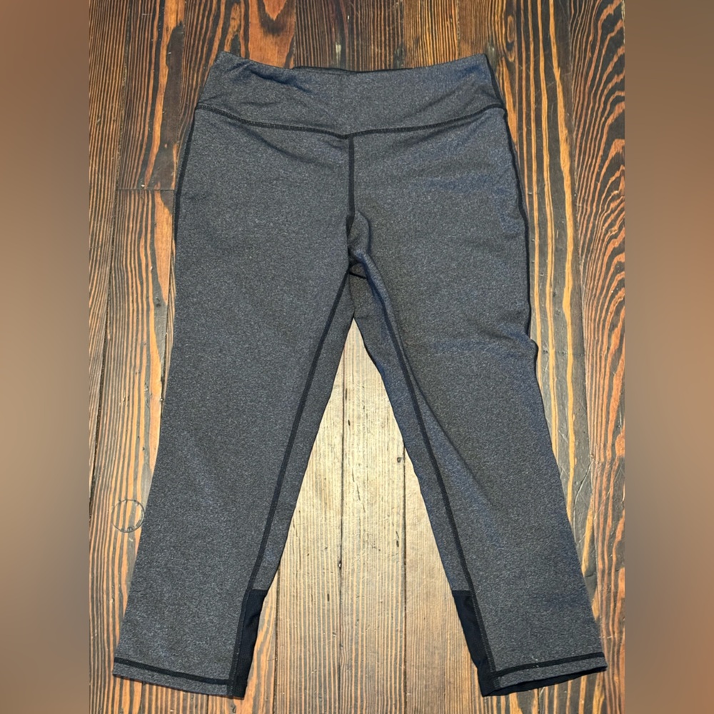 Kyodan Grey & Black Cropped Leggings